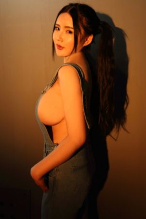 变成黑皮辣妹后和朋友做了
