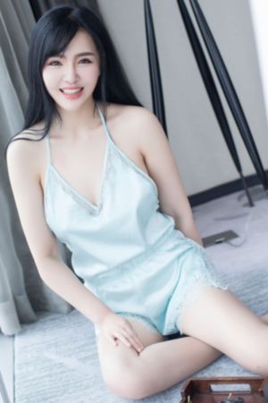 马龙和王楚钦看樊振东追星的样子