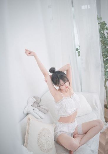 《年轻女教师2》在线播放